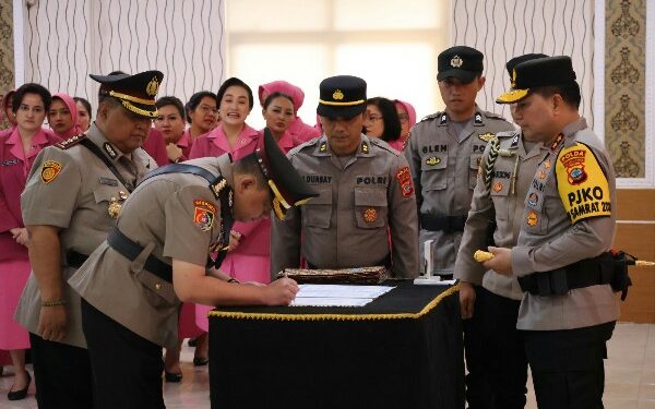 Kapolda Sulut Pimpin Sertijab Pejabat Utama Polda Sulut dan Tiga Kapolres