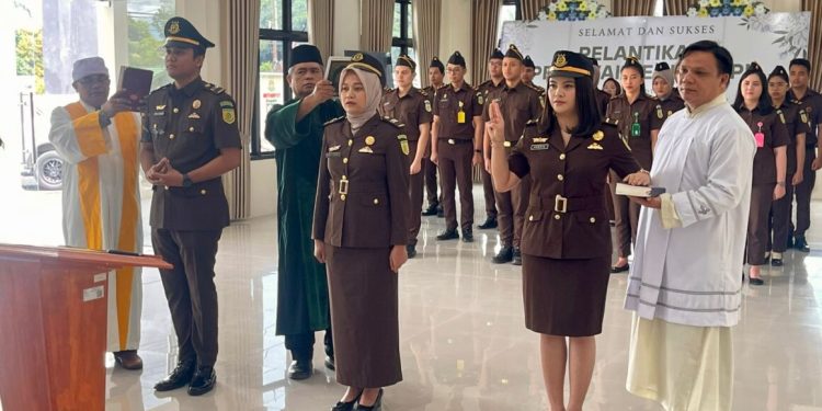 Kajari Kotamobagu Lantik Tiga Pejabat Struktural