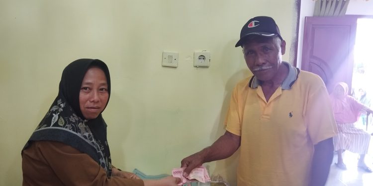Pemdes Moyongkota Salurkan BLT DD Tahap III