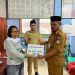 Berbagi Duka, Pemdes Pinonobatuan Serahkan Dana Santunan